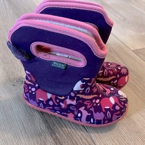Toddler Boggs size 7